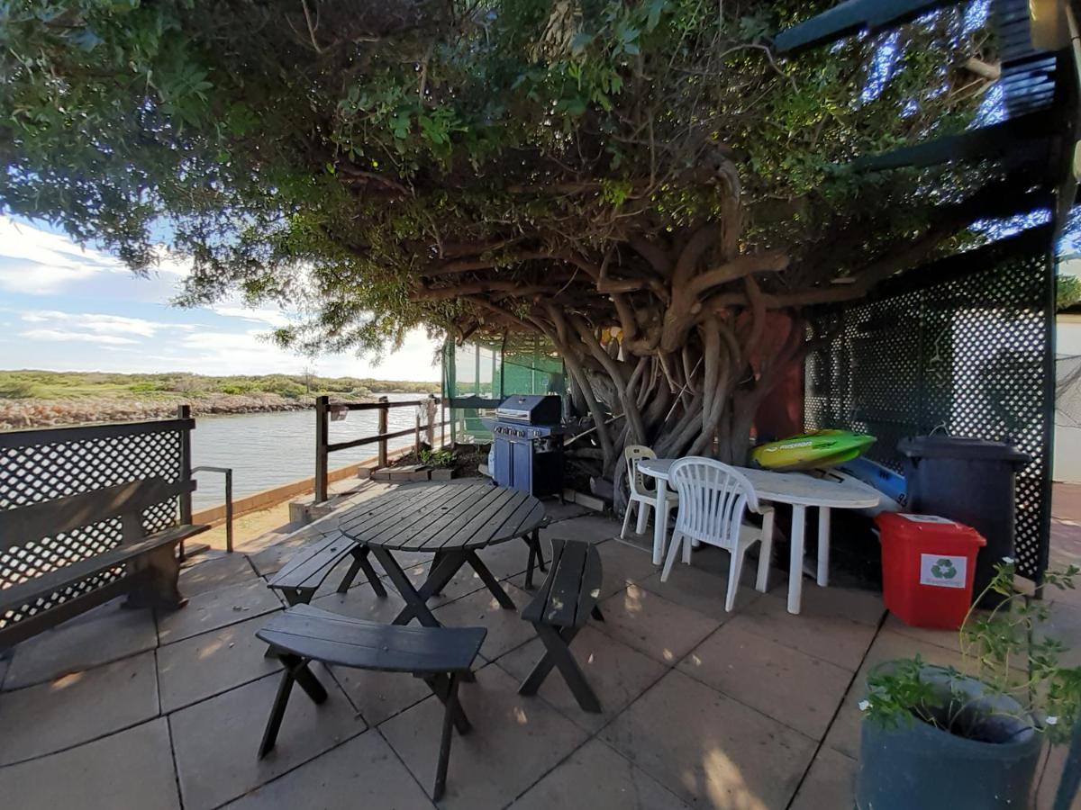 Pelican Point Waterfront Resort Formerly Carnarvon Beach Retreat Buitenkant foto