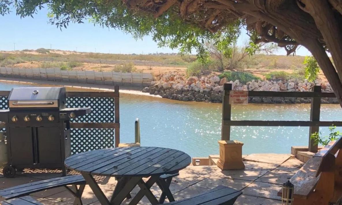 Pelican Point Waterfront Resort Formerly Carnarvon Beach Retreat Buitenkant foto