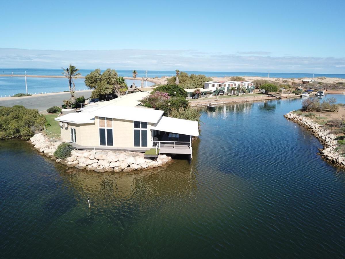 Pelican Point Waterfront Resort Formerly Carnarvon Beach Retreat Buitenkant foto