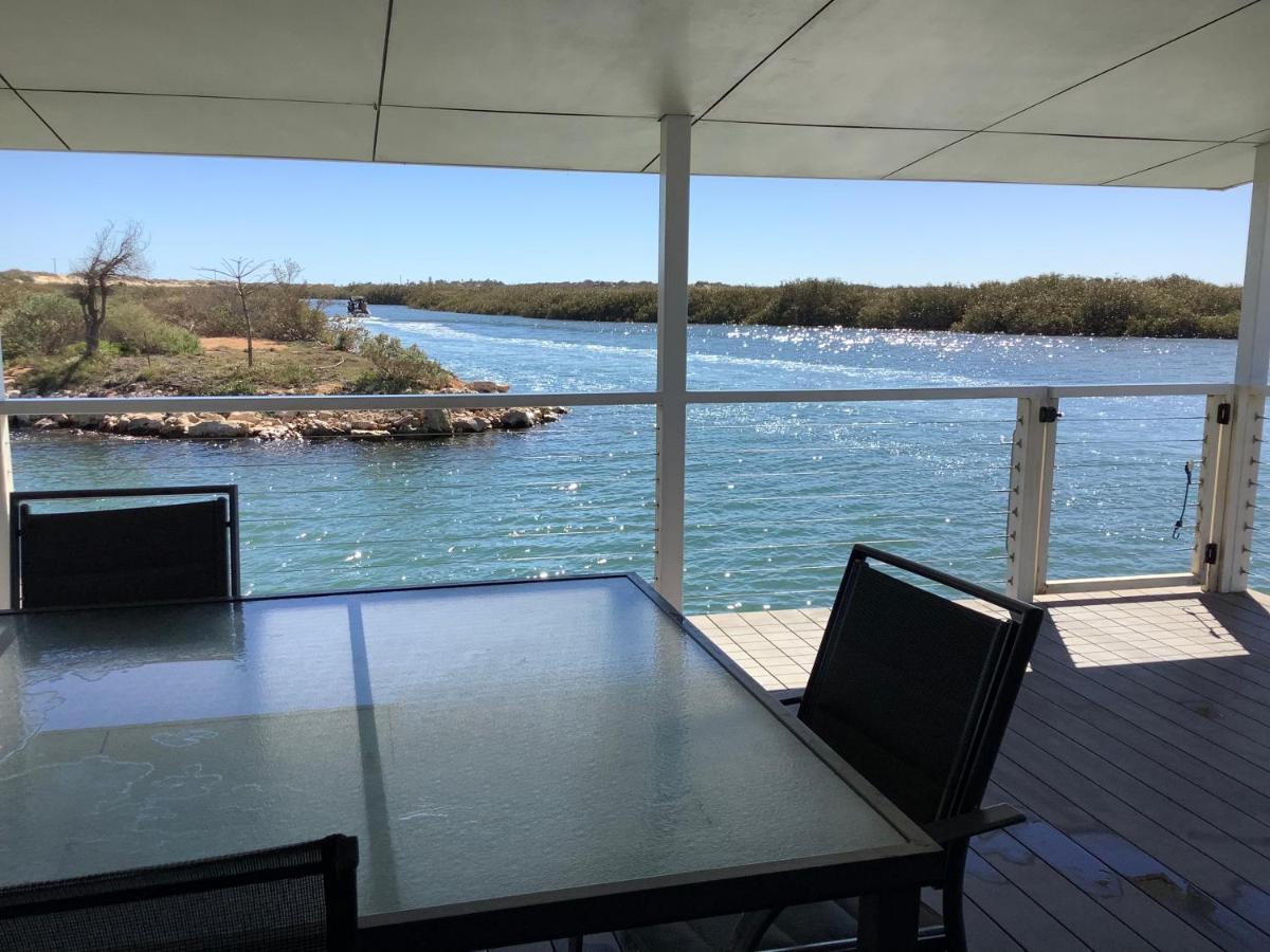 Pelican Point Waterfront Resort Formerly Carnarvon Beach Retreat Buitenkant foto