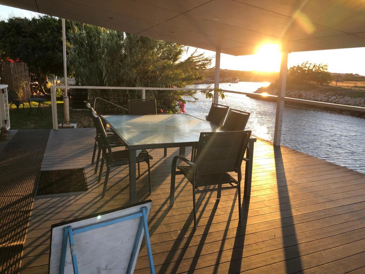 Pelican Point Waterfront Resort Formerly Carnarvon Beach Retreat Buitenkant foto