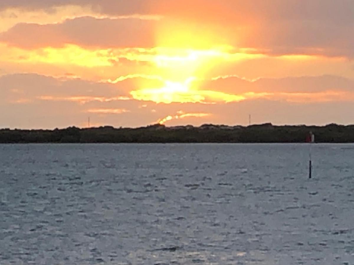 Pelican Point Waterfront Resort Formerly Carnarvon Beach Retreat Buitenkant foto